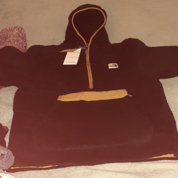 Large North Face Hoodie - Picture 3 of 3